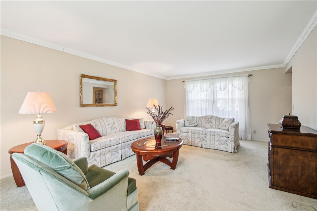 5 Stover Road Chili, NY 14624 - Photo 4 of 31 Living room