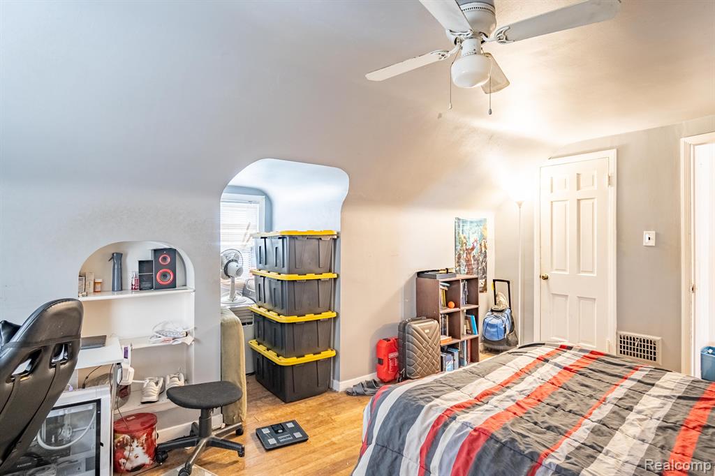 15337 Charles R Avenue Eastpointe, MI 48021 - Photo 21 of 36 Gallery Image 21