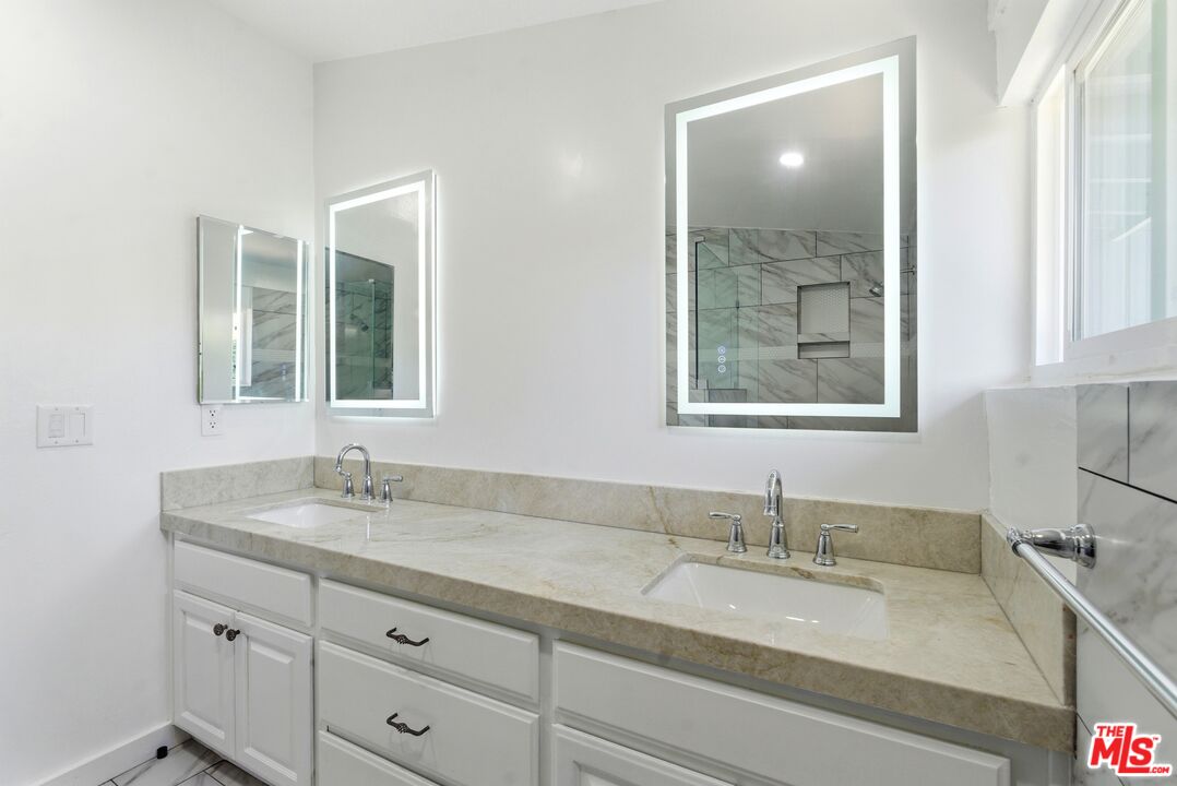 26 Packet Road Rancho Palos Verdes, CA 90275 - Photo 15 of 40 a bathroom with double vanity sinks and a mirror