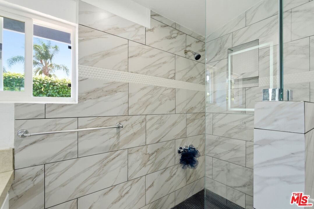 26 Packet Road Rancho Palos Verdes, CA 90275 - Photo 16 of 40 a bathroom with a shower