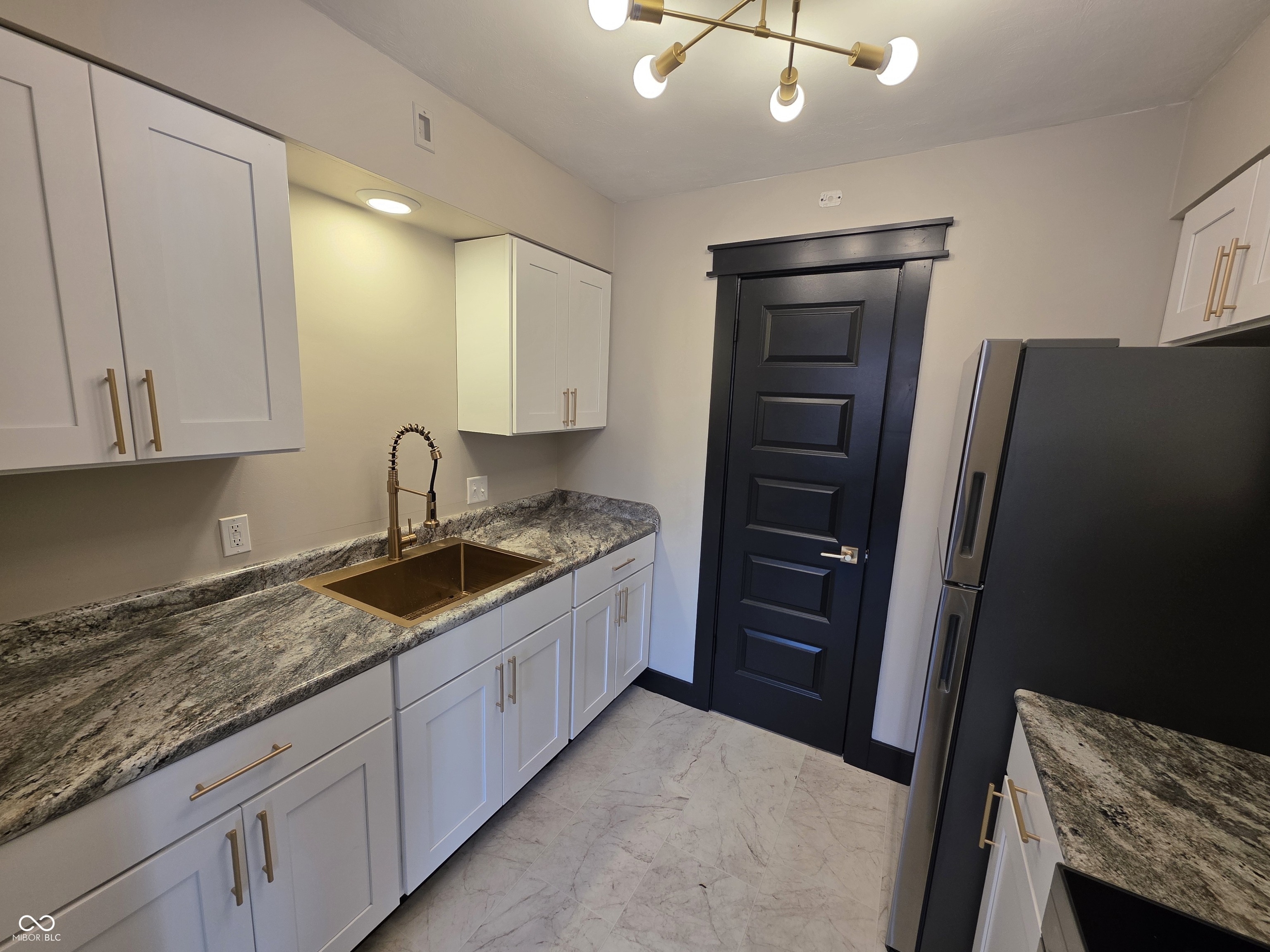 931 West McKay Road Shelbyville, IN 46176 - Photo 2 of 17