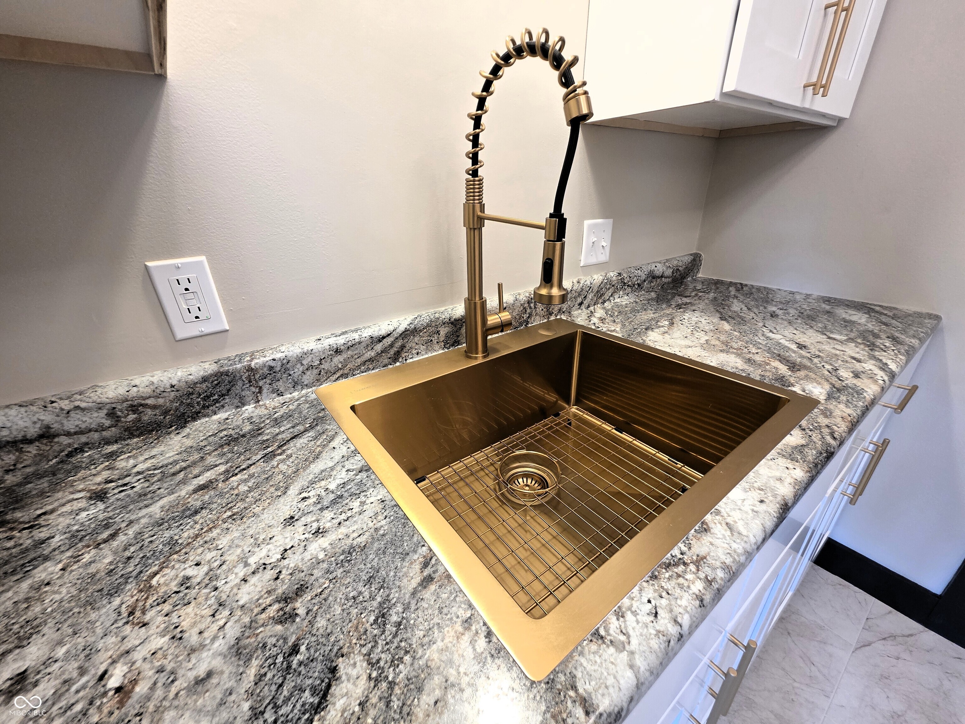 931 West McKay Road Shelbyville, IN 46176 - Photo 3 of 17