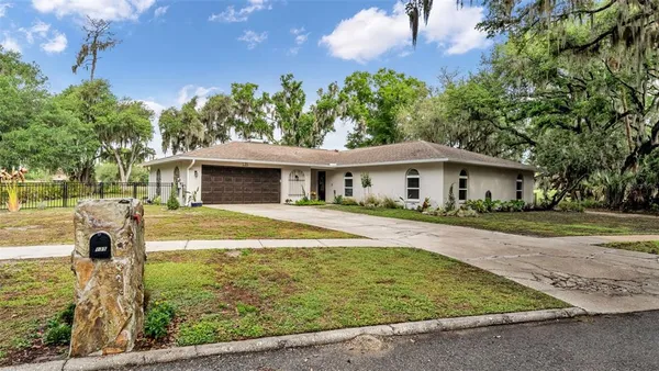 $450,000 | 135 Country Club Lane, Mulberry, FL 33860