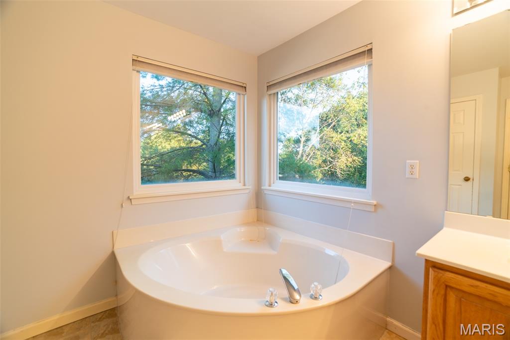570 Castle Ridge Drive Ballwin, MO 63021 - Photo 19 of 46
