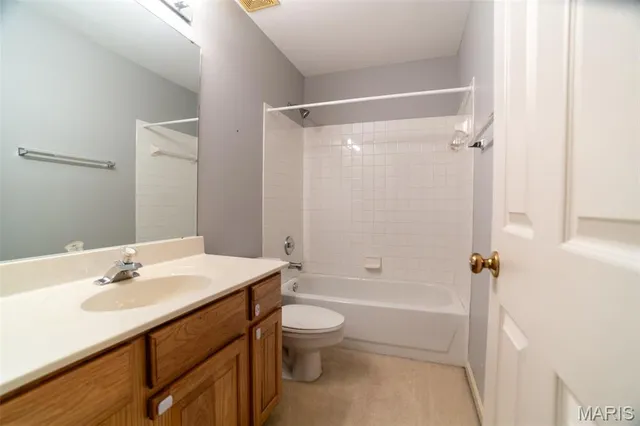 $3,850 | 570 Castle Ridge Drive, Ballwin, MO 63021