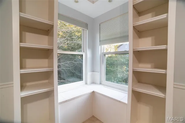 $3,850 | 570 Castle Ridge Drive, Ballwin, MO 63021