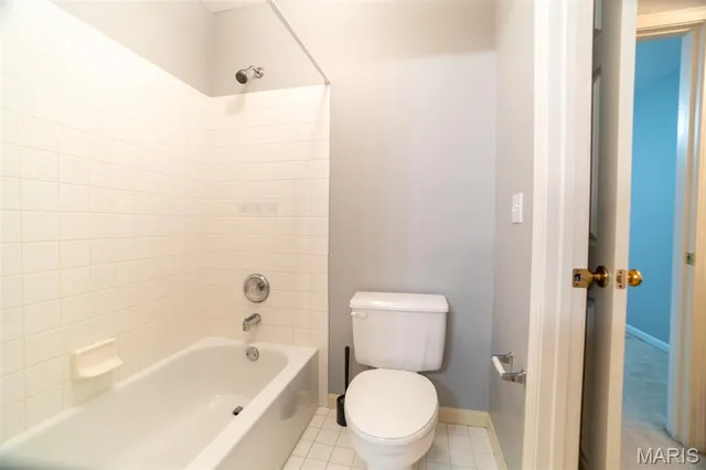 $3,850 | 570 Castle Ridge Drive, Ballwin, MO 63021