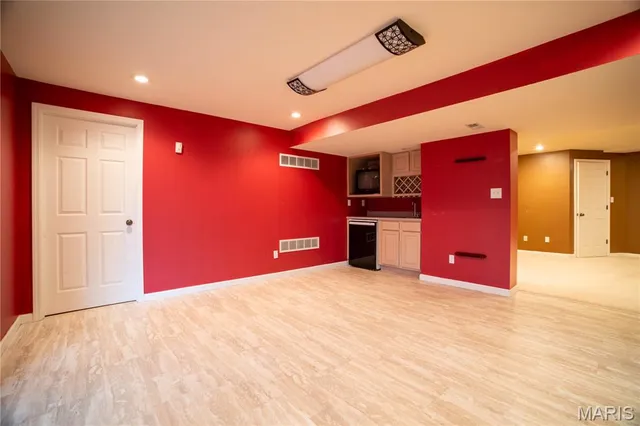 $3,850 | 570 Castle Ridge Drive, Ballwin, MO 63021