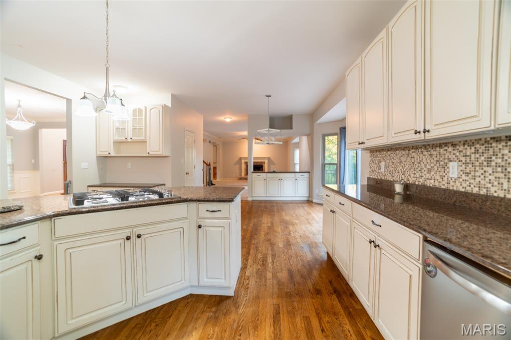 570 Castle Ridge Drive Ballwin, MO 63021 - Photo 4 of 46