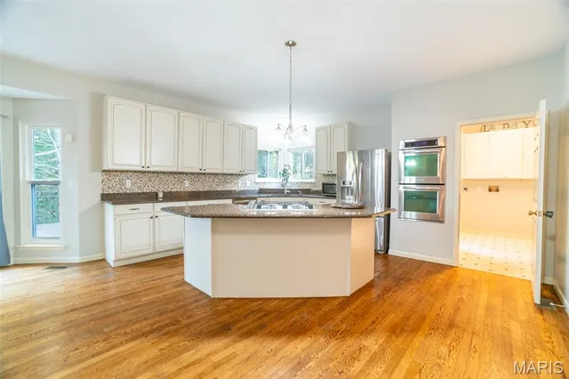 $3,850 | 570 Castle Ridge Drive, Ballwin, MO 63021