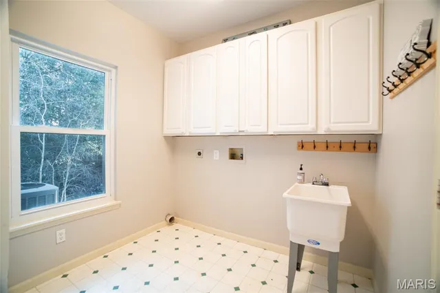 $3,850 | 570 Castle Ridge Drive, Ballwin, MO 63021