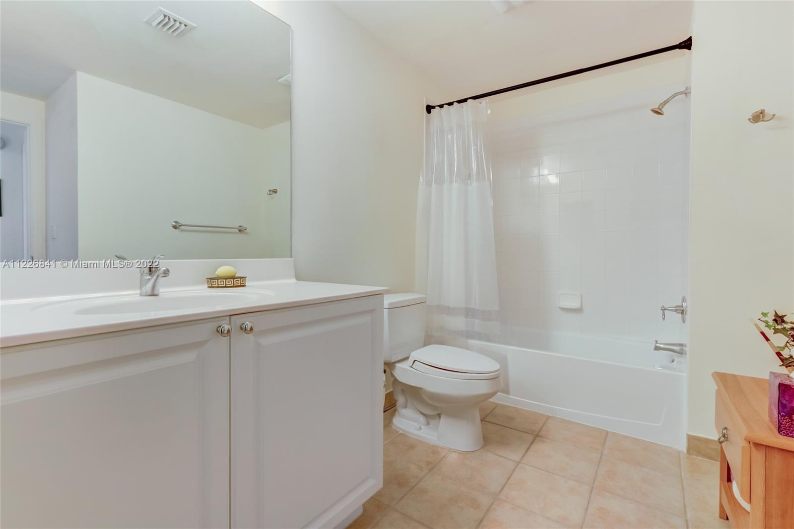 888 Douglas Road, Unit 1010 Coral Gables, FL 33134 - Photo 10 of 13