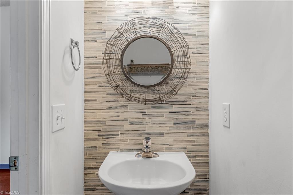 2755 Amesbury Road Winston-Salem, NC 27103 - Photo 7 of 26