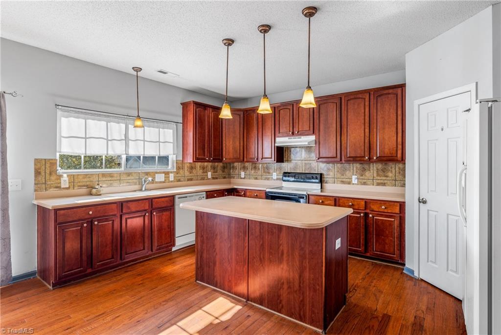 2755 Amesbury Road Winston-Salem, NC 27103 - Photo 8 of 26