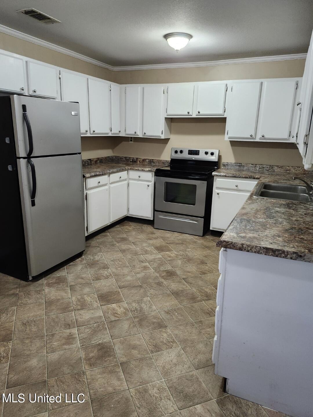 7733 Carter's Road Moss Point, MS 39562 - Photo 7 of 20 Kitchen