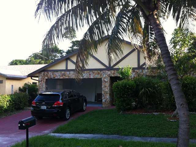 572 Northwest 53rd Street Boca Raton, FL 33487 - Photo 2 of 23 20130406000200332466000000-o