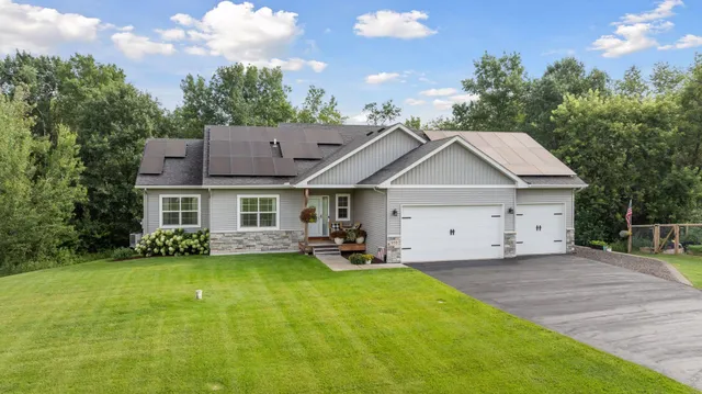 $539,900 | 959 239th Avenue Northwest, St. Francis, MN 55070