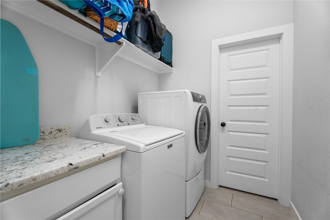 3027 Wolfpack Loop Bryan, TX 77808 - Photo 10 of 39 a utility room with dryer and washer