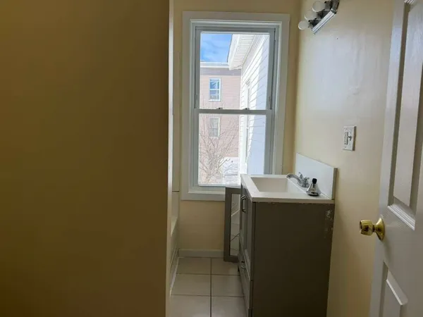 $2,500 | 195-197 Ludlam Street, Unit 2, Lowell, MA 01850