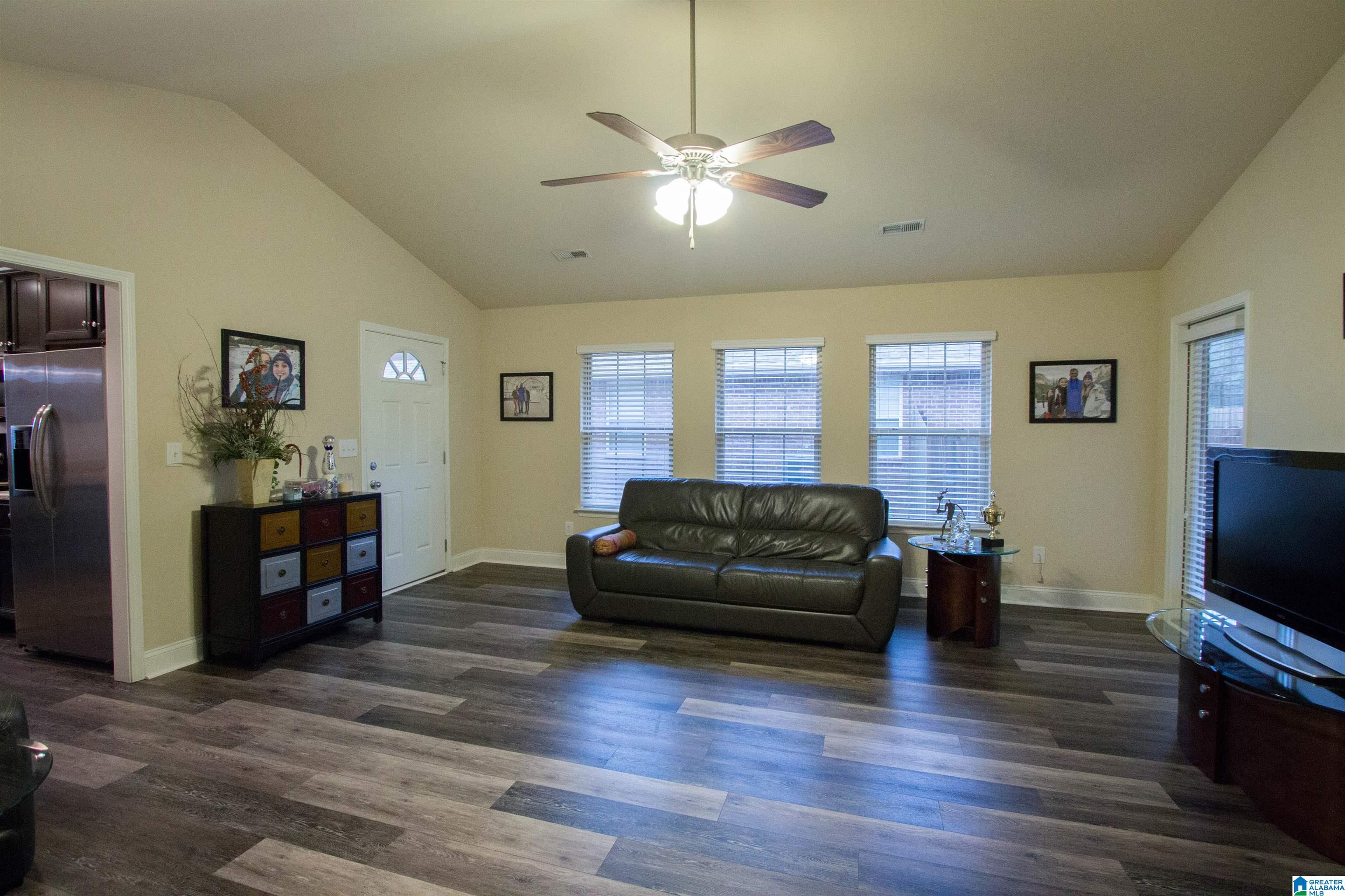 125 Crisfield Circle Alabaster, AL 35007 - Photo 2 of 39