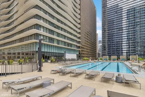 $1,065,000 | 225 North Columbus Drive, Unit 6301, Chicago, IL 60601