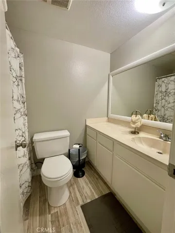 $379,900 | 8020 Langdon Avenue, Unit 208, Van Nuys, CA 91406