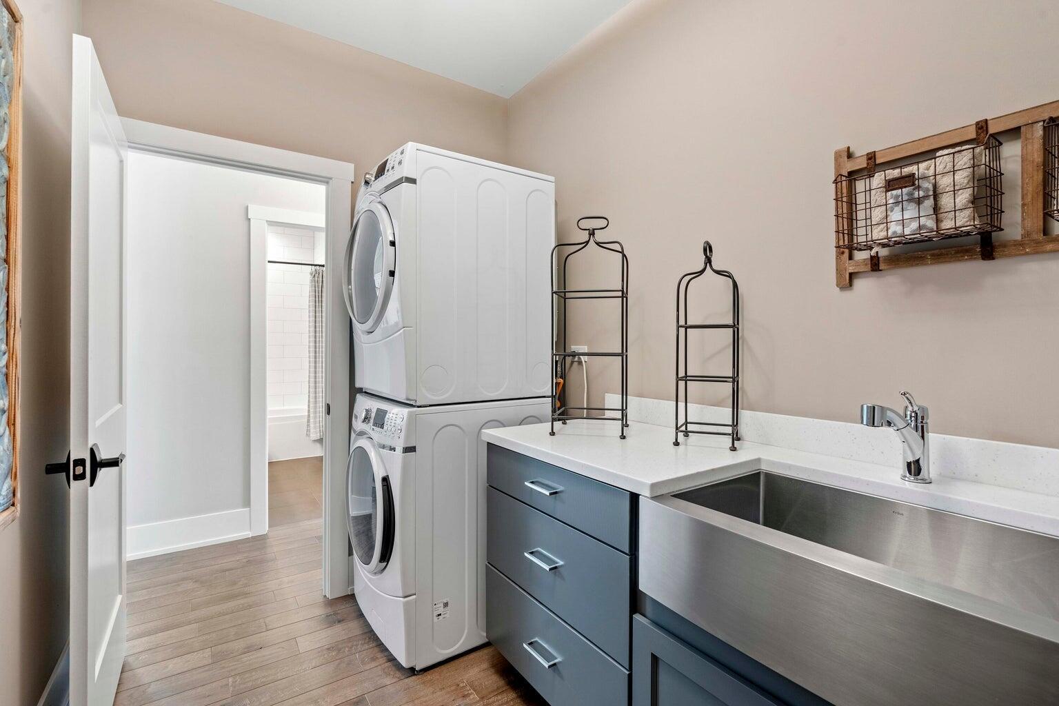 10883 Walnut Drive St. John, IN 46373 - Photo 14 of 30 a bathroom with a sink and mirror