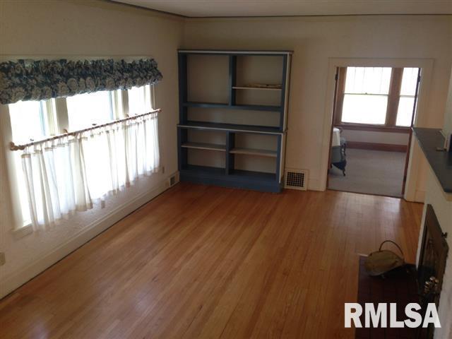 2651 Middle Road Davenport, IA 52803 - Photo 5 of 24 Gallery Image 5
