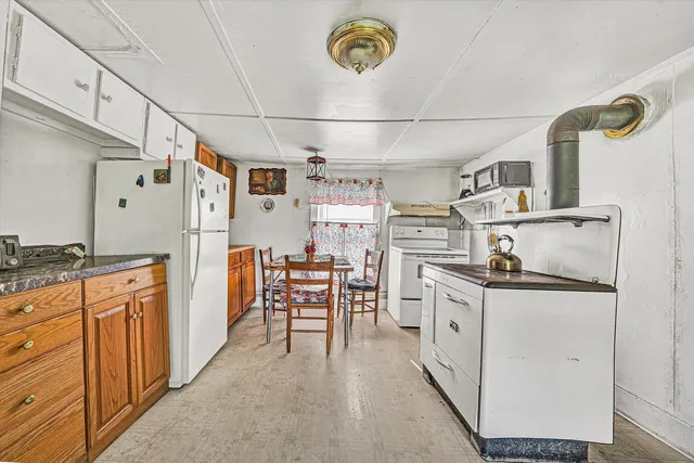 a view of a storage & utility room