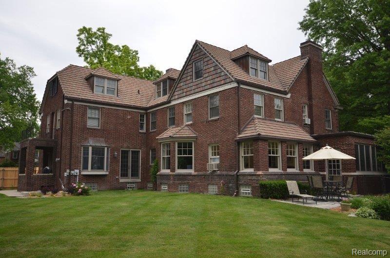 425 Washington Road Grosse Pointe, MI 48230 - Photo 2 of 25 Rear View