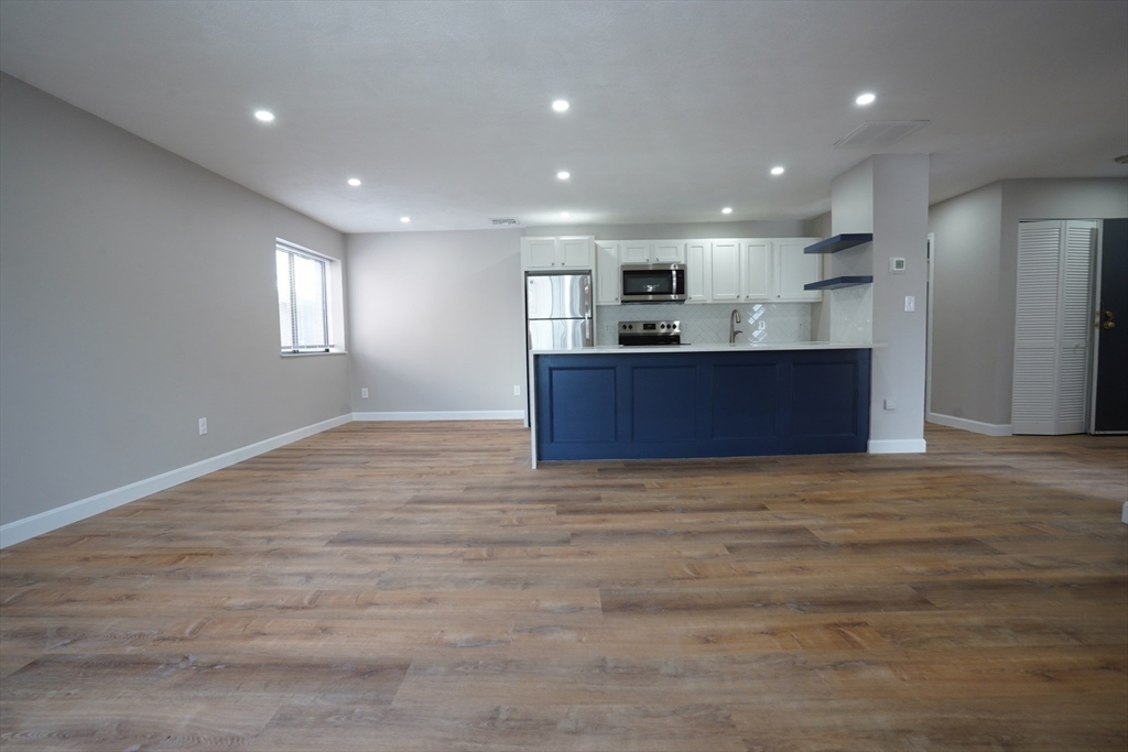 404 Langley Road, Unit 301 Newton, MA 02459 - Photo 5 of 25 Gallery Image 5