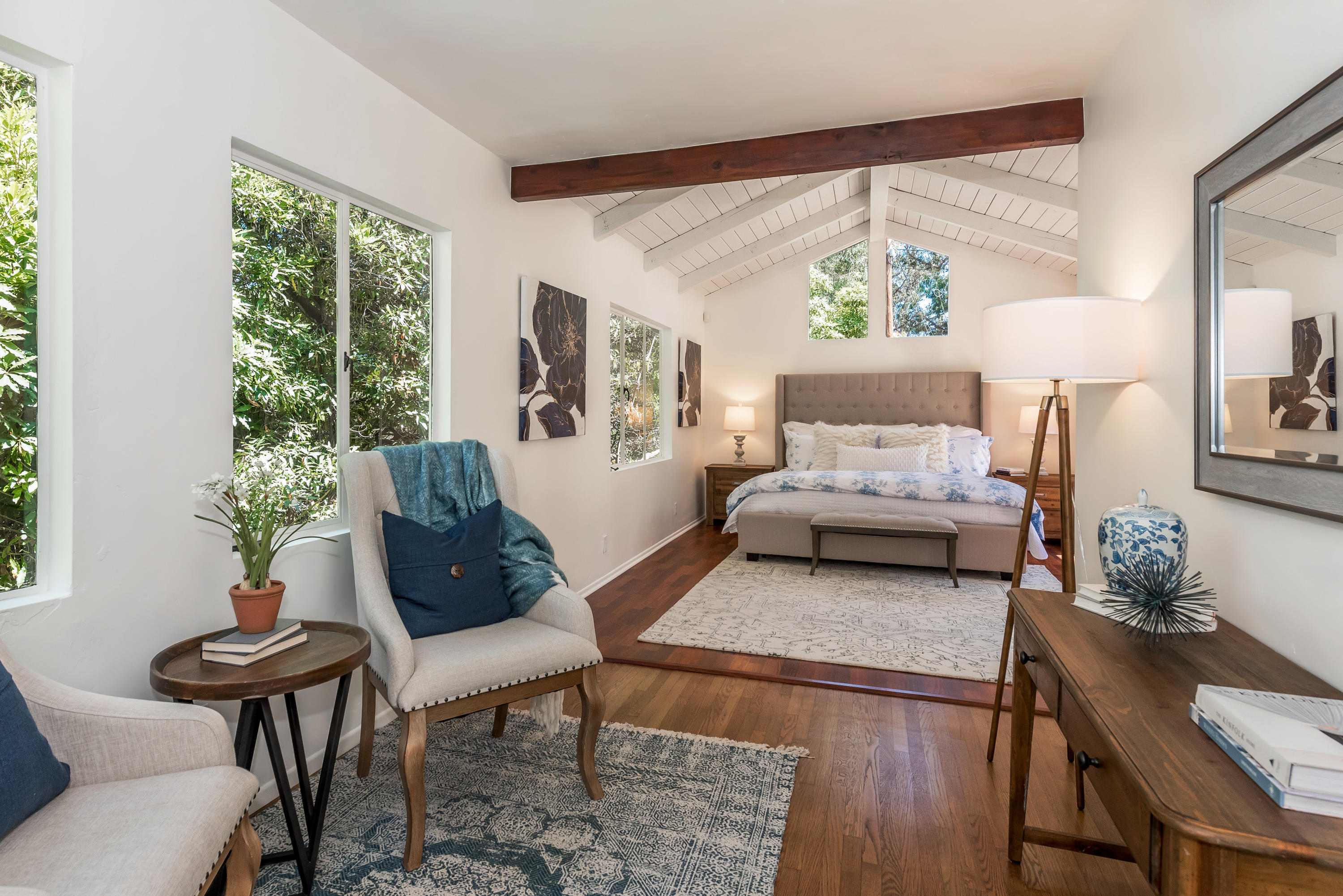 557 Scenic Drive Santa Barbara, CA 93103 - Photo 12 of 21 Primary bedroom with sitting area