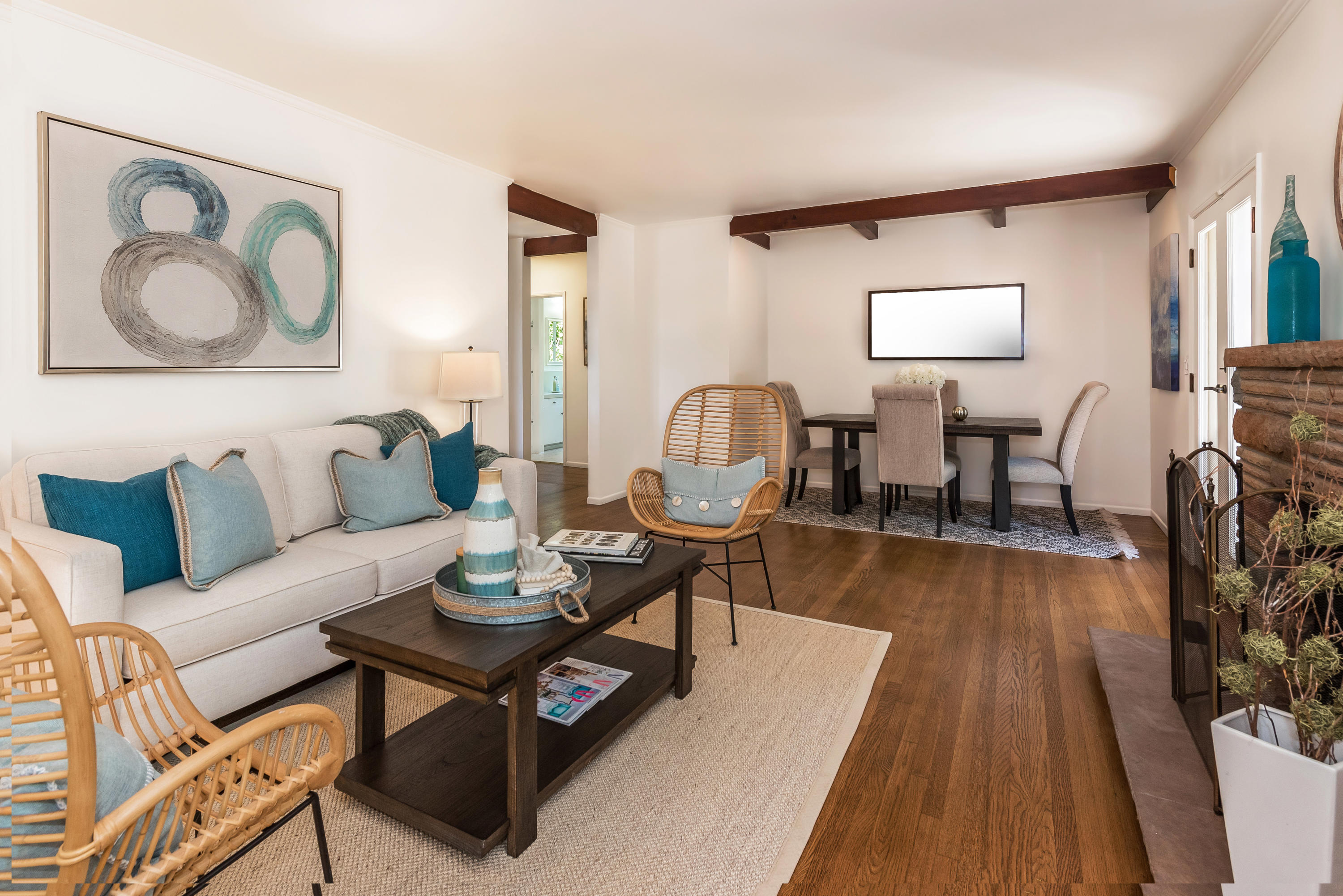 557 Scenic Drive Santa Barbara, CA 93103 - Photo 6 of 21 Living Room