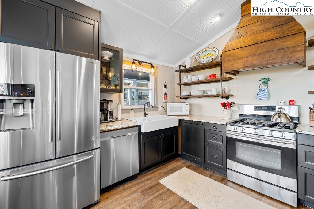 844 Pine Ridge Road Beech Mountain, NC 28604 - Photo 13 of 34 a kitchen with stainless steel appliances a stove and a refrigerator