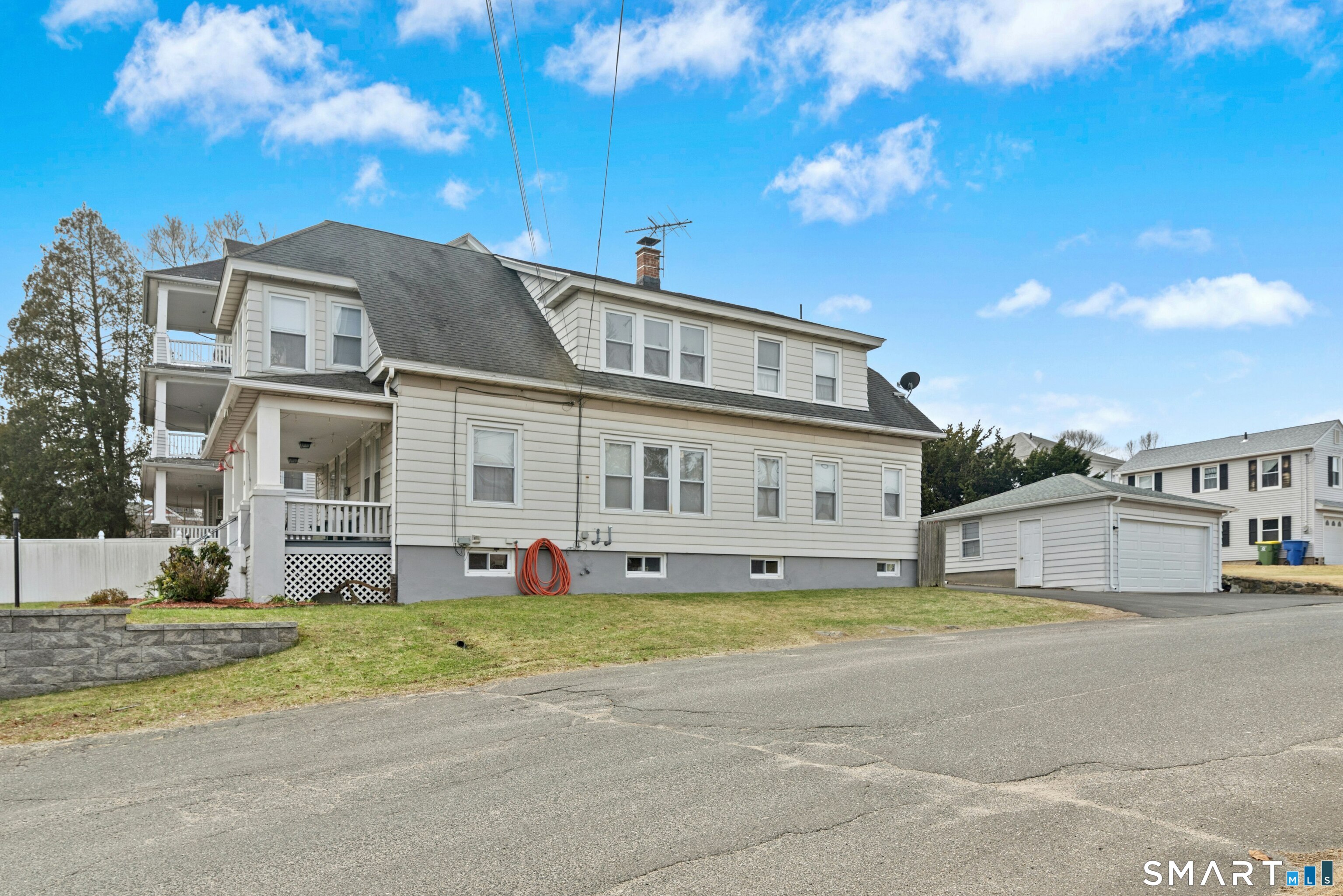 308 Highland Avenue Waterbury, CT 06708 - Photo 4 of 39