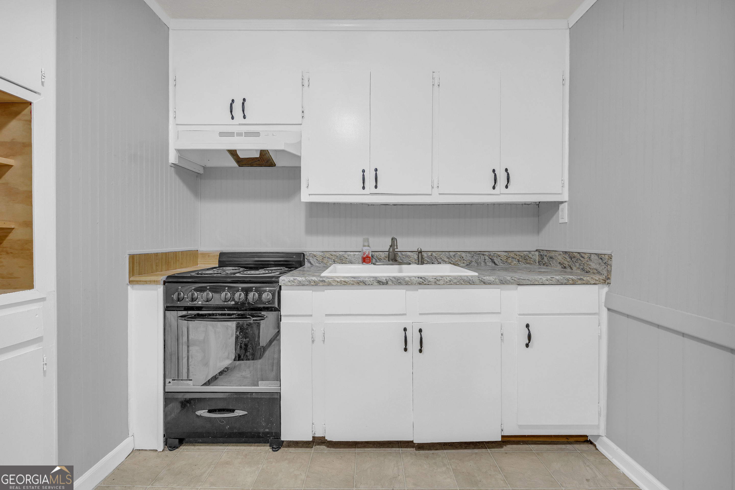 73 Highland Estates Commerce, GA 30529 - Photo 11 of 55 a utility room with dryer and washer