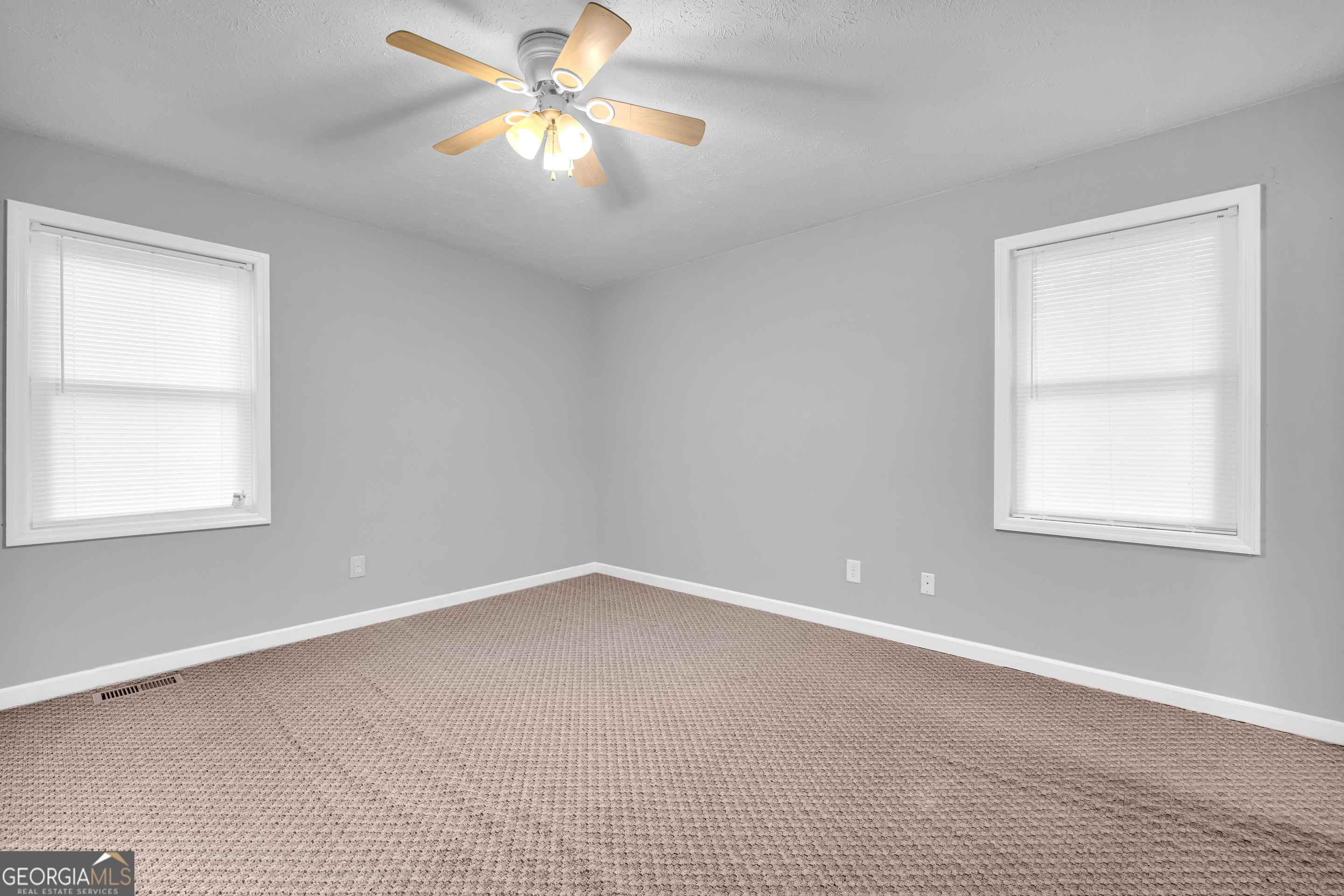 73 Highland Estates Commerce, GA 30529 - Photo 14 of 55 an empty room with windows and fan
