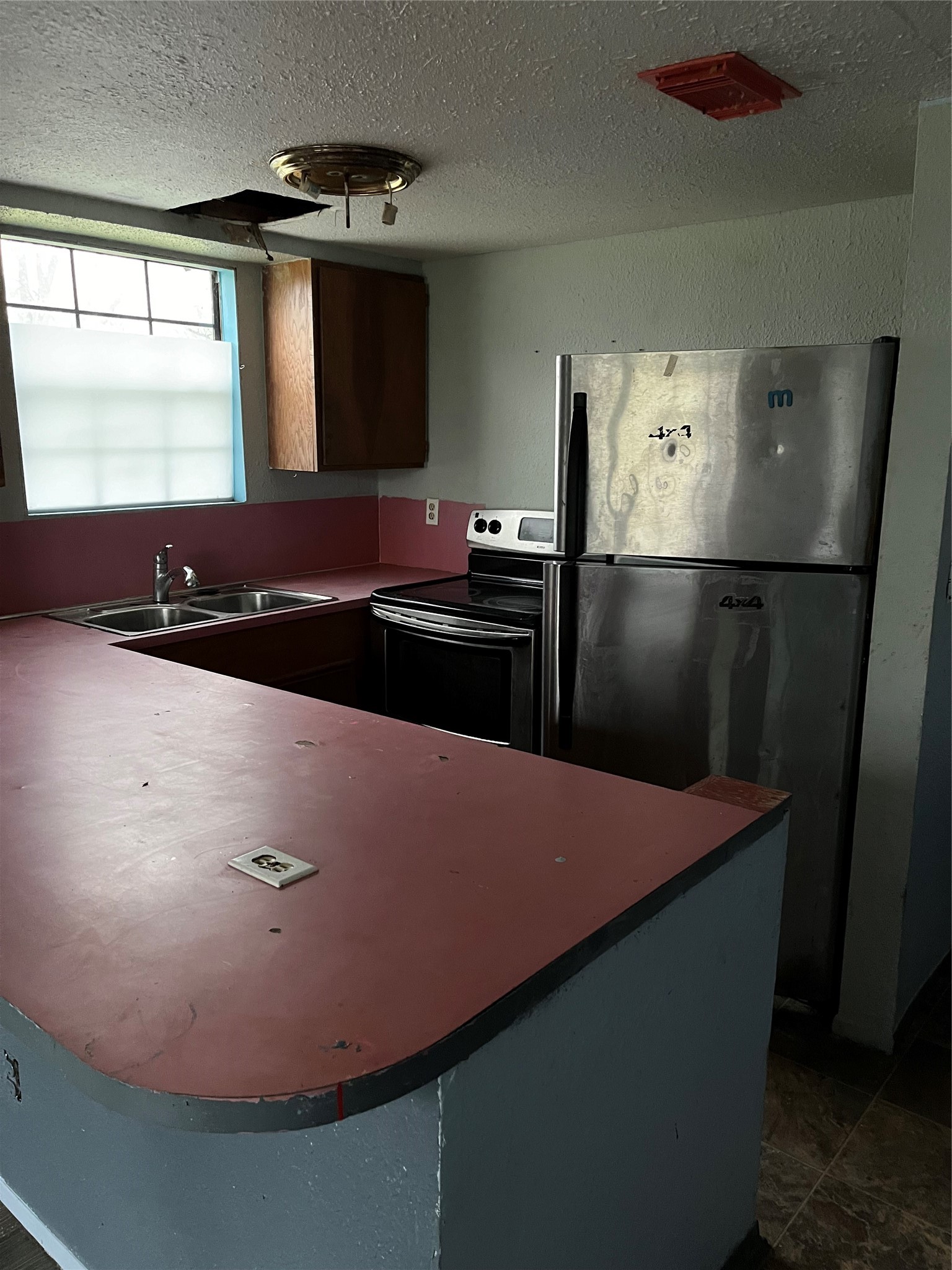 12022 Annette Road, Unit CR657 Angleton, TX 77515 - Photo 20 of 26 a kitchen with a sink and a refrigerator