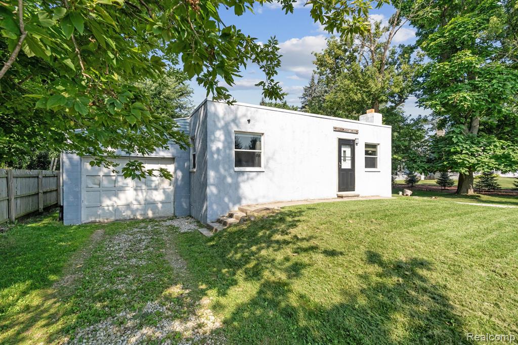 3039 Meridian Road Okemos, MI 48864 - Photo 2 of 31
