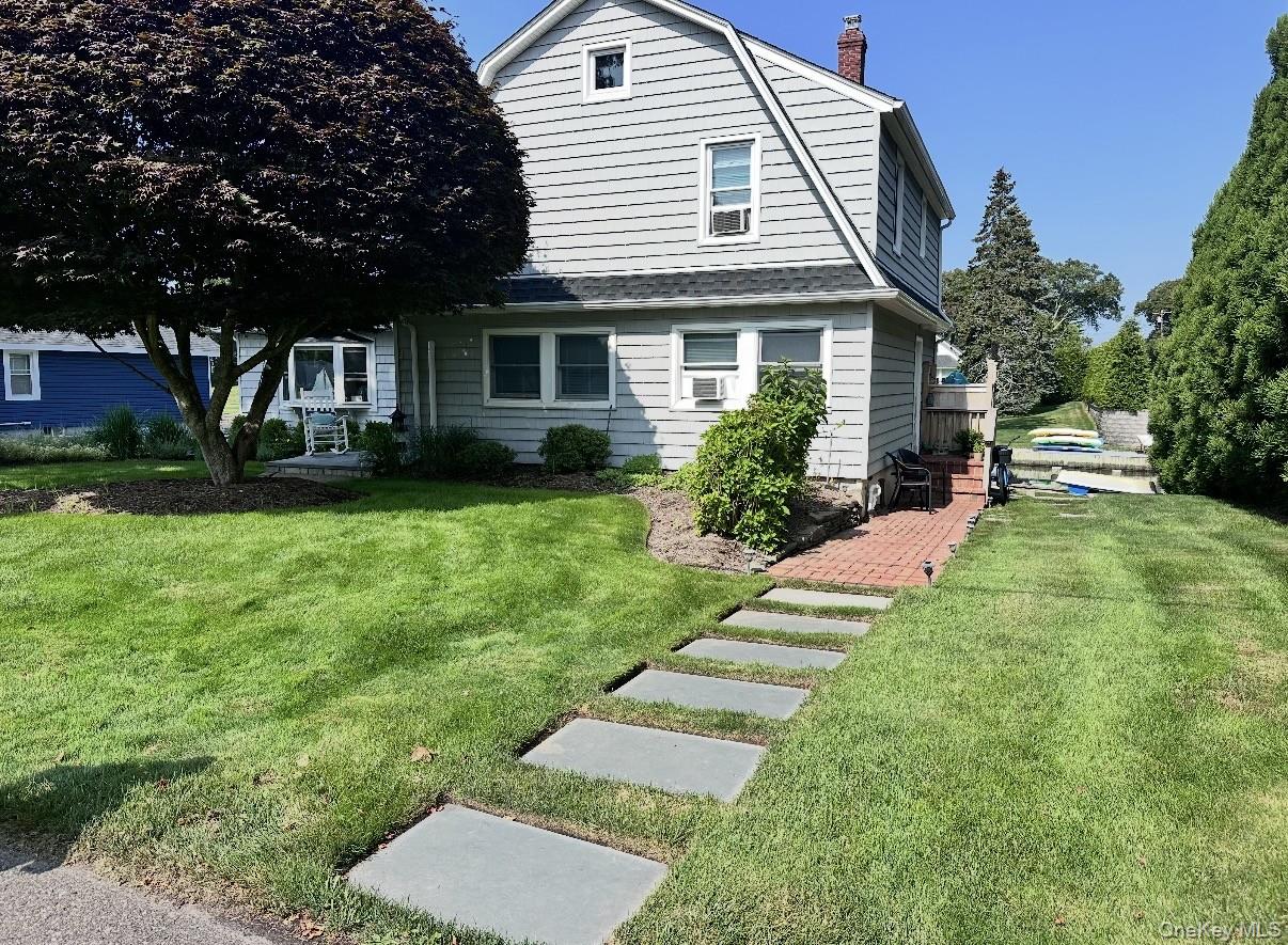 2 Orchard Neck Road Center Moriches, NY 11934 - Photo 2 of 5