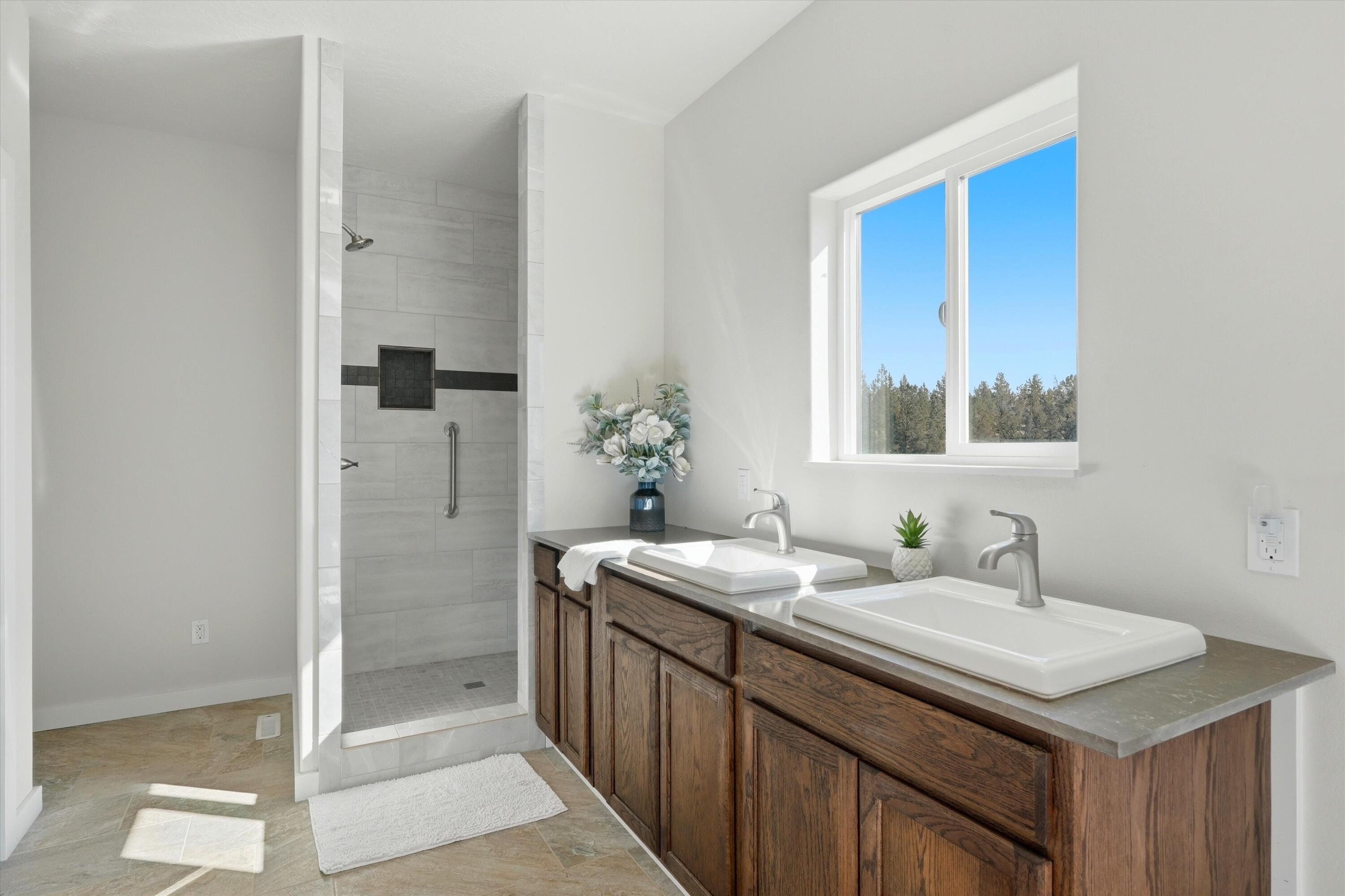 8905 Northwest Elizabeth Way Prineville, OR 97754 - Photo 30 of 45 Primary Bath