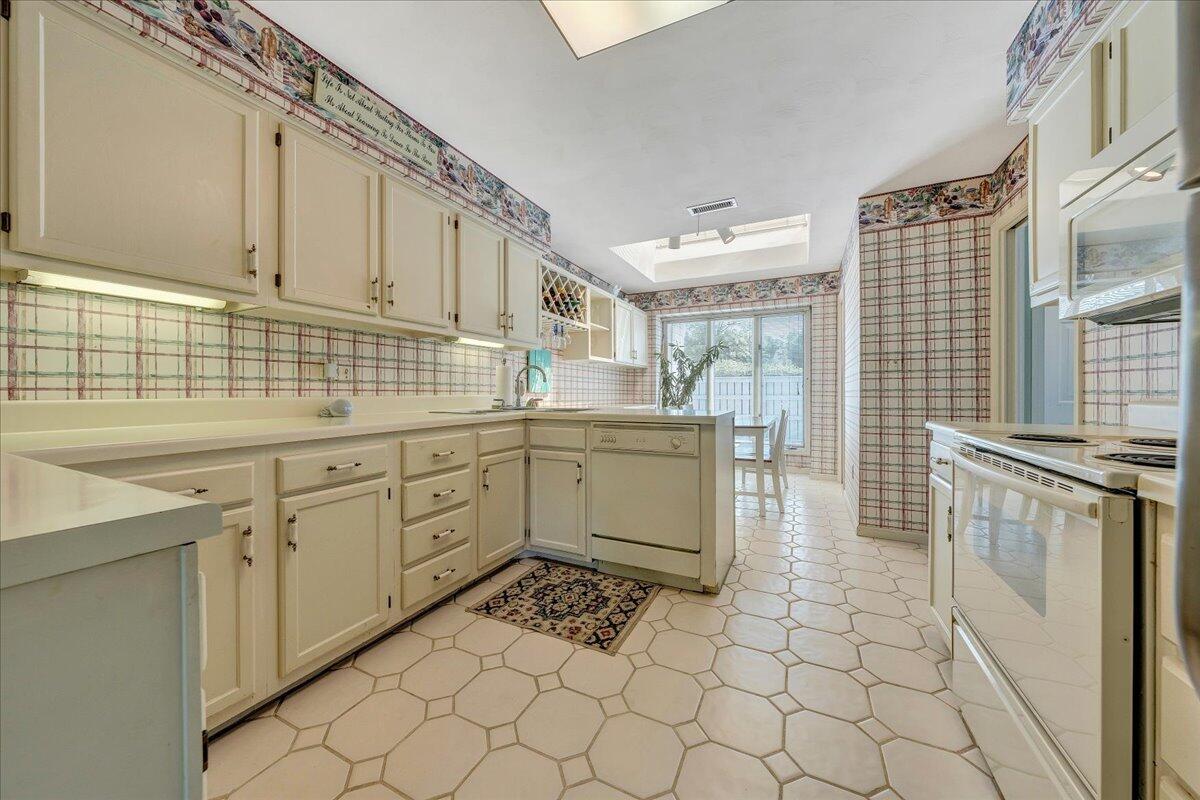 2510 South Clearing Road Salem, VA 24153 - Photo 12 of 44 12-MIB02972