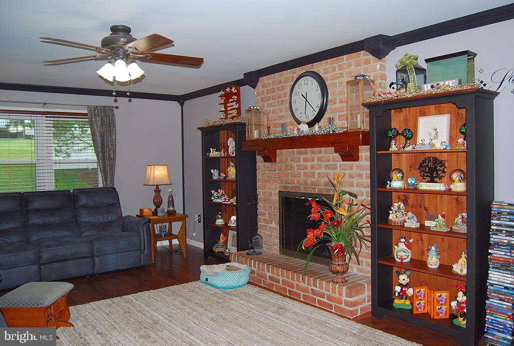2708 Beacon Drive Sinking Spring, PA 19608 - Photo 13 of 45 Family room