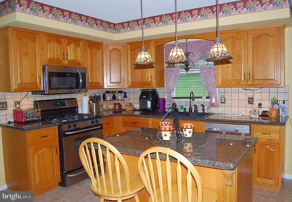 2708 Beacon Drive Sinking Spring, PA 19608 - Photo 9 of 45 Kitchen with island
