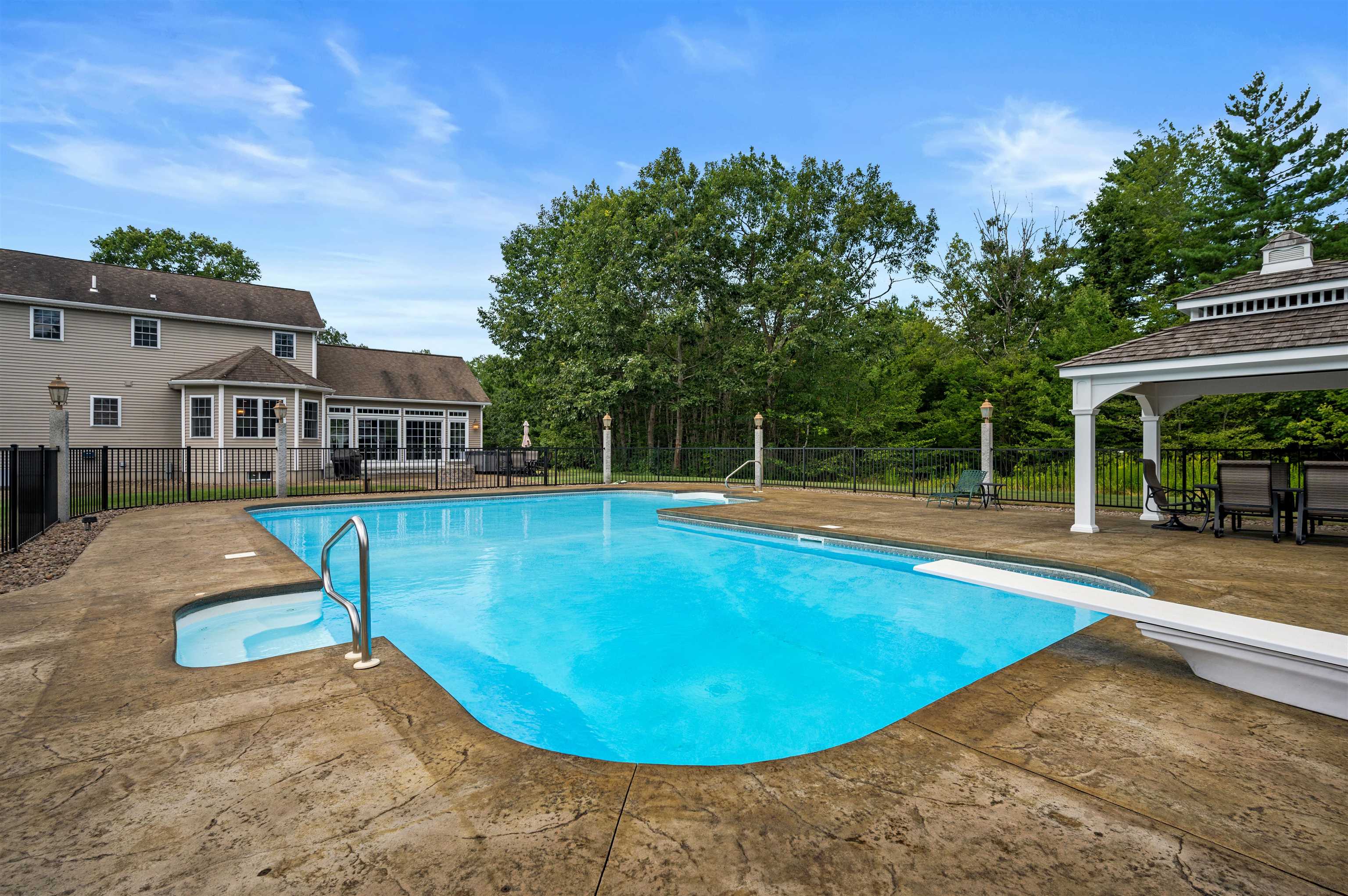 113 S Road Deerfield, NH 03037 - Photo 11 of 60