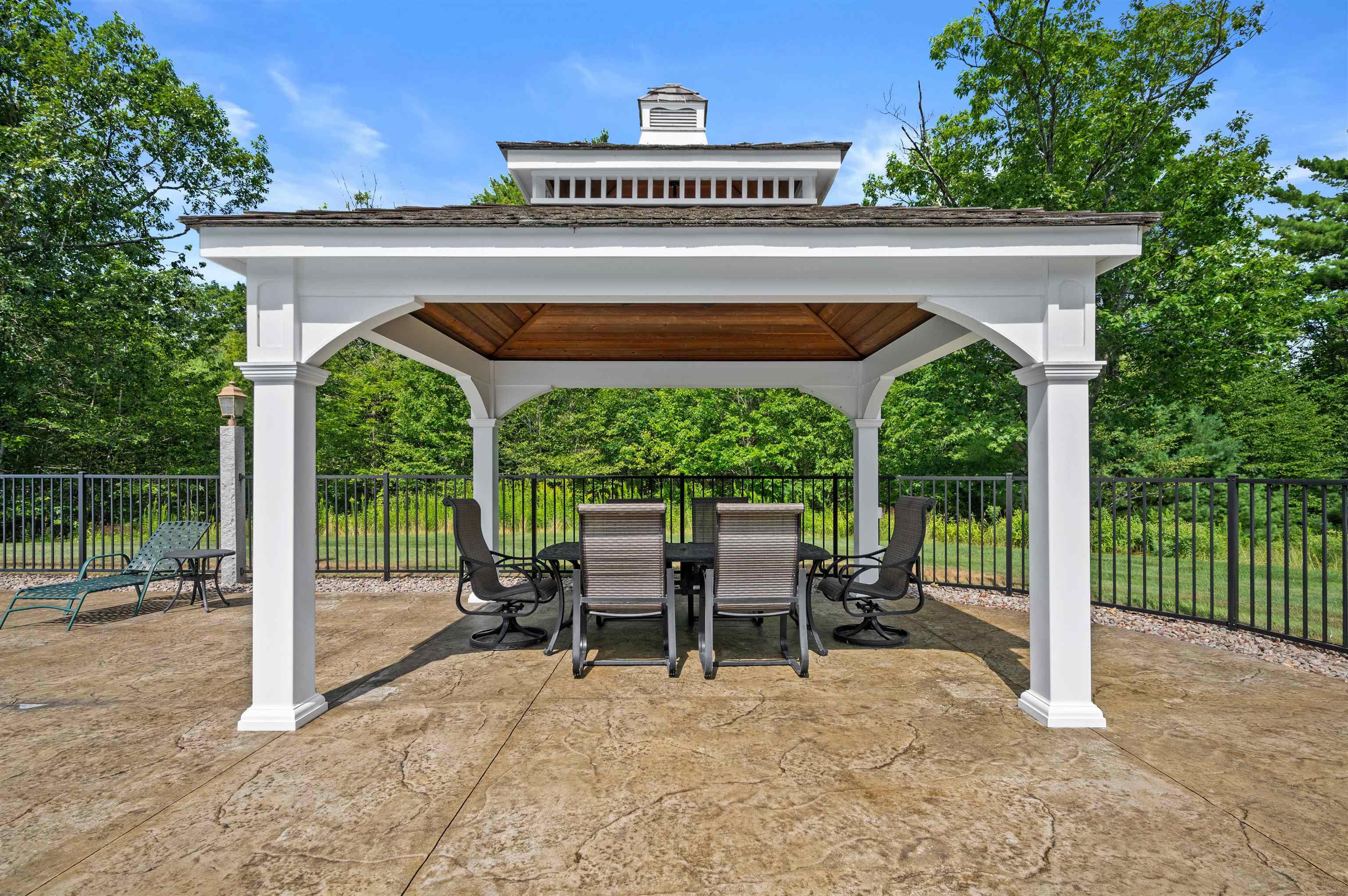 113 S Road Deerfield, NH 03037 - Photo 12 of 60