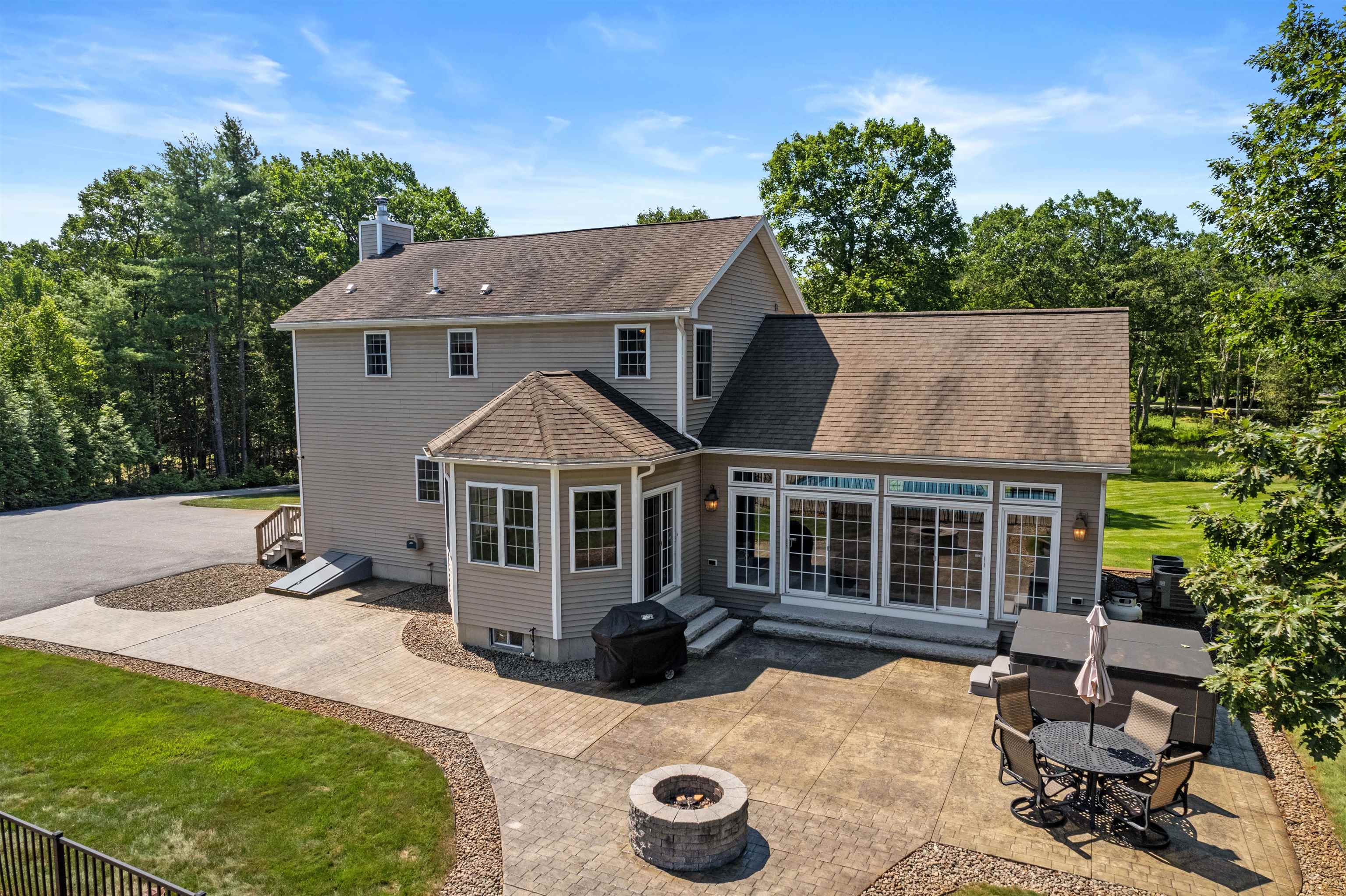 113 S Road Deerfield, NH 03037 - Photo 5 of 60