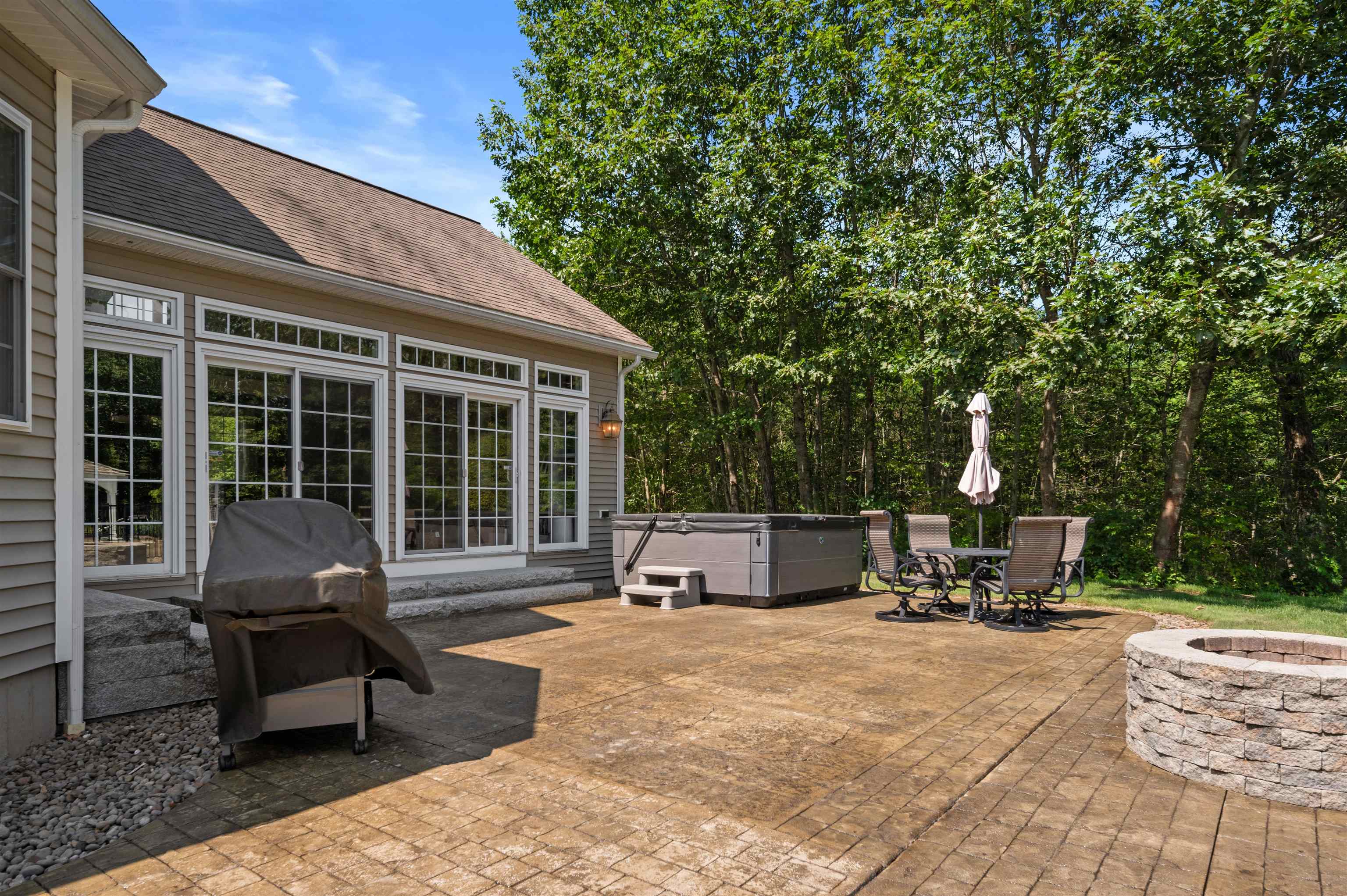 113 S Road Deerfield, NH 03037 - Photo 6 of 60