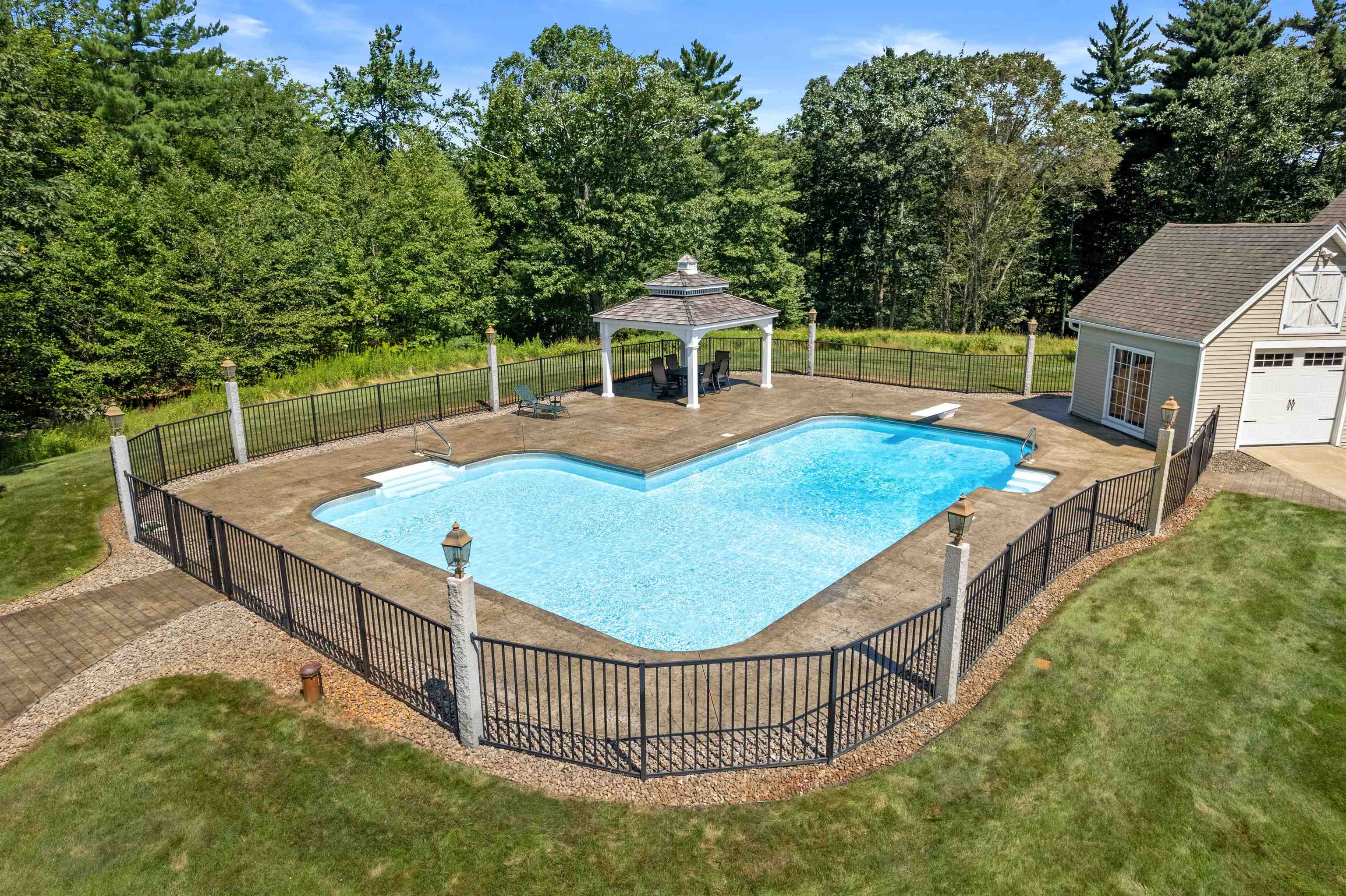 113 S Road Deerfield, NH 03037 - Photo 8 of 60