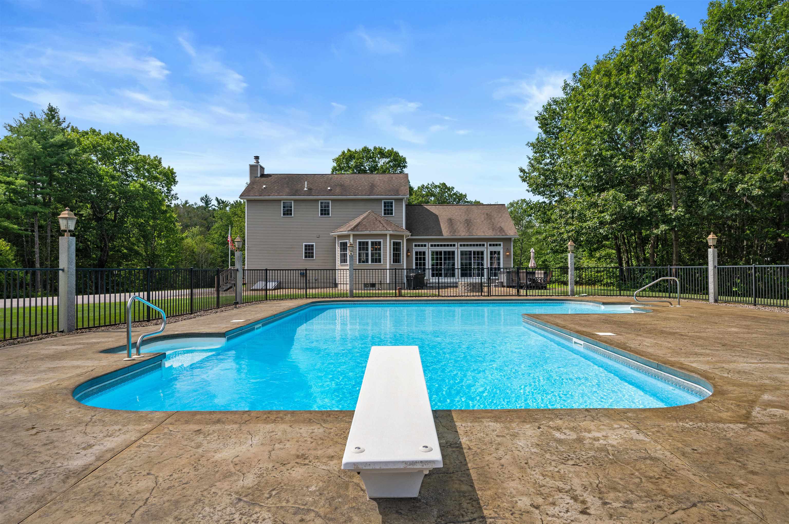 113 S Road Deerfield, NH 03037 - Photo 10 of 60